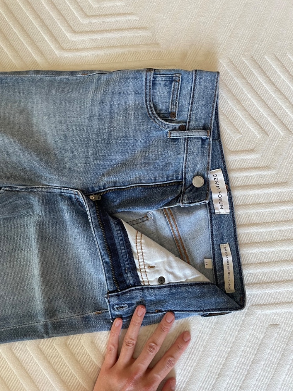 Aritzia Denim Forum, Lola high rise skinny crop jean 28W Medium to Light Blue - Picture 7 of 11